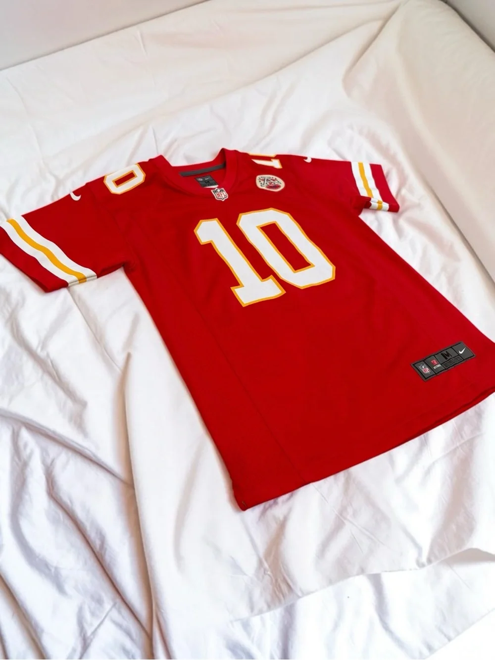 Nike NFL Youth Medium (10-12) Kansas City Chiefs Tyreek Hill #10 Jersey On Field